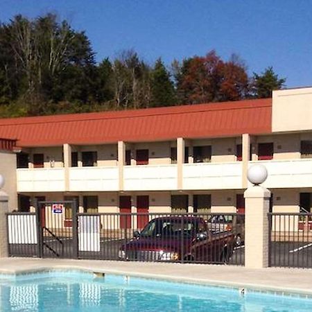 Astoria Hotel Danville West Екстериор снимка