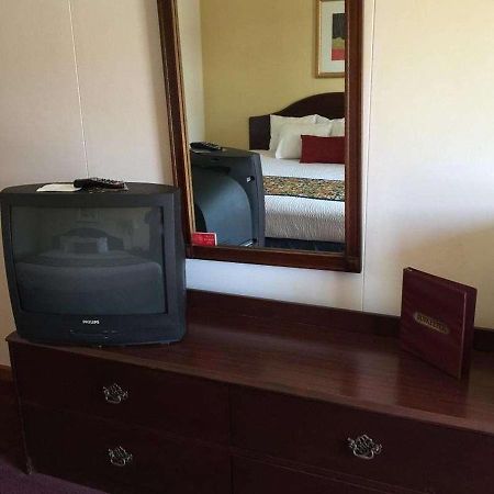 Astoria Hotel Danville West Екстериор снимка