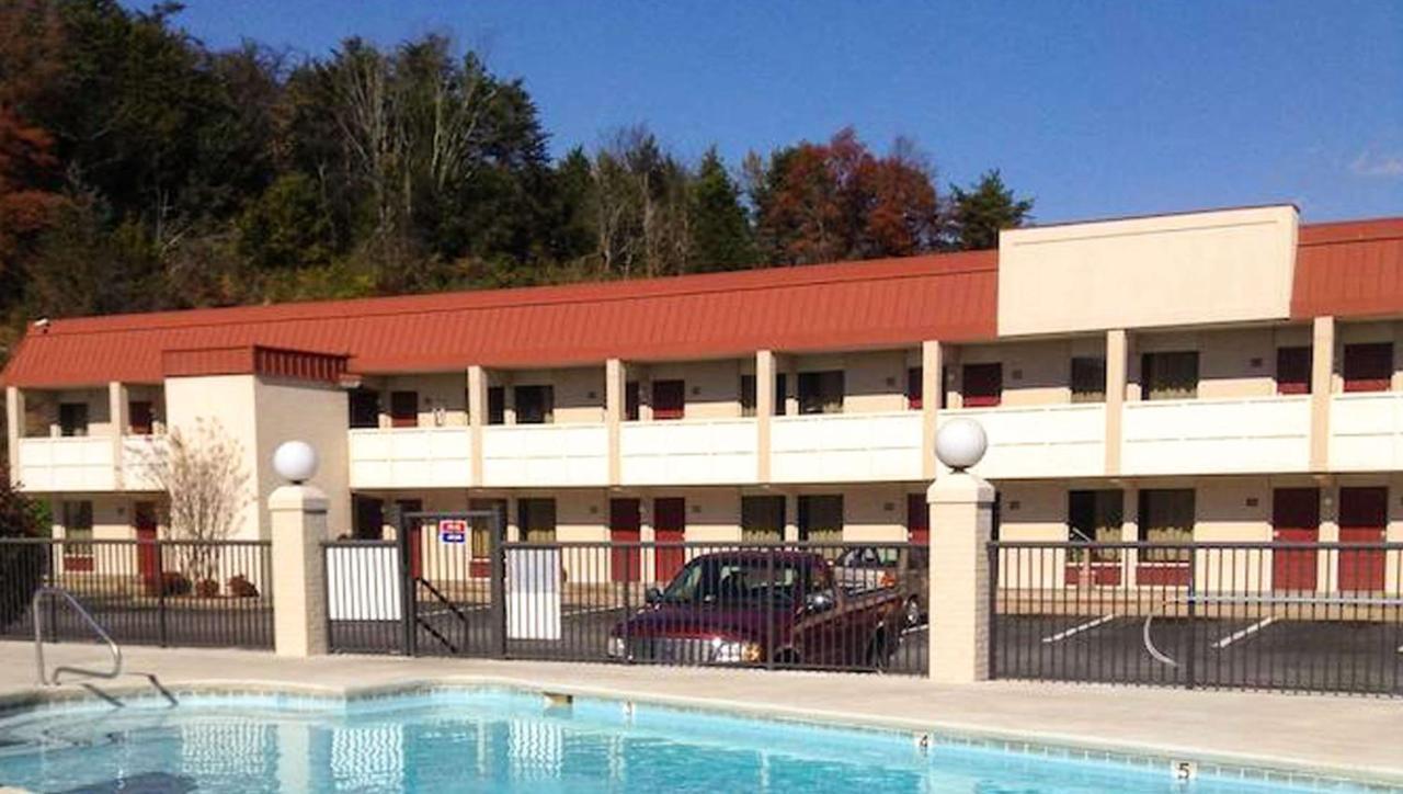 Astoria Hotel Danville West Екстериор снимка