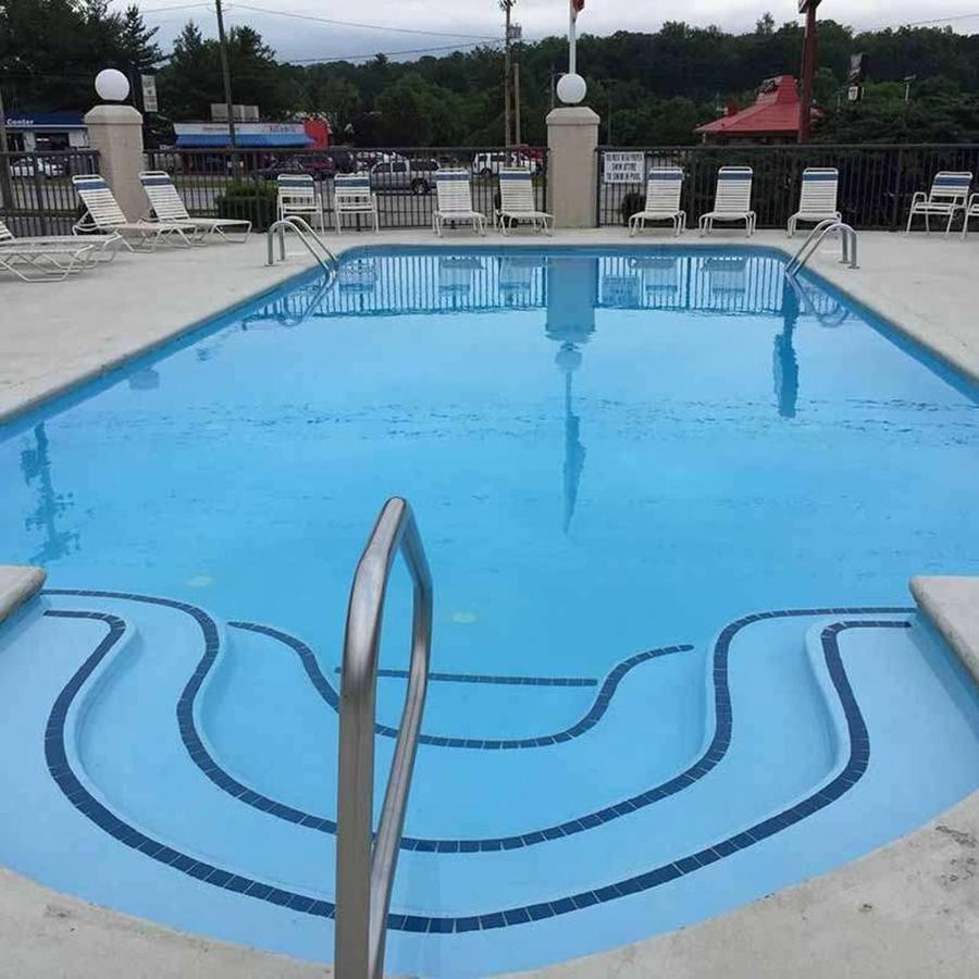 Astoria Hotel Danville West Екстериор снимка