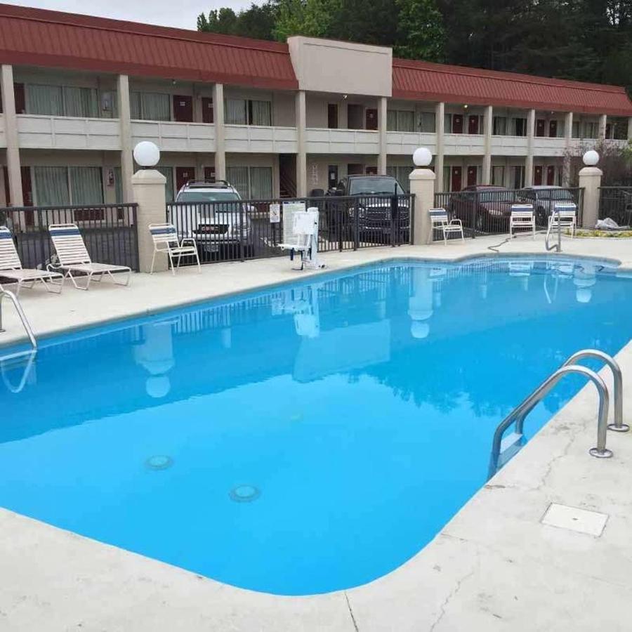 Astoria Hotel Danville West Екстериор снимка