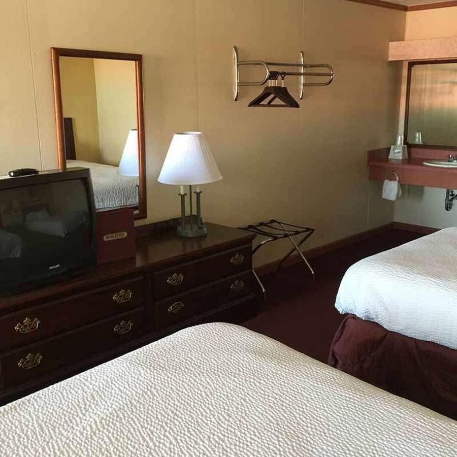 Astoria Hotel Danville West Екстериор снимка