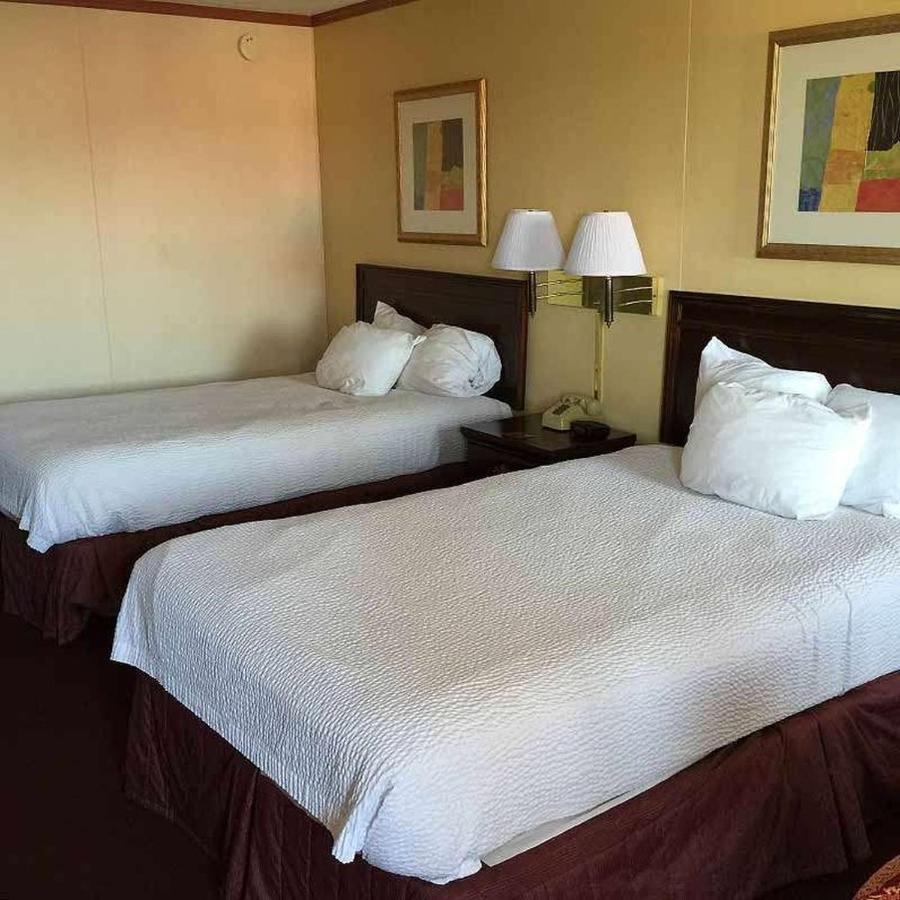 Astoria Hotel Danville West Екстериор снимка