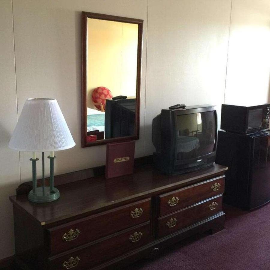 Astoria Hotel Danville West Екстериор снимка