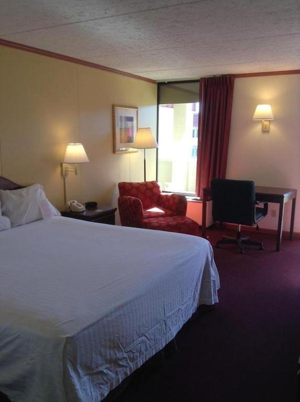 Astoria Hotel Danville West Екстериор снимка