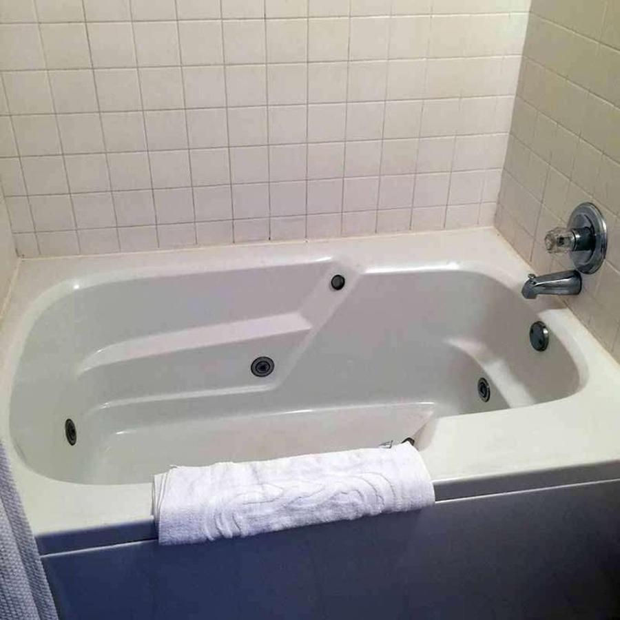 Astoria Hotel Danville West Екстериор снимка