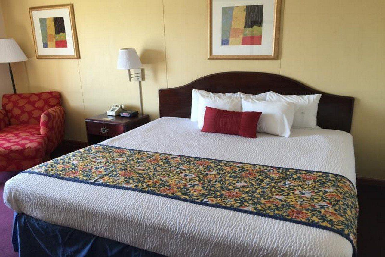 Astoria Hotel Danville West Екстериор снимка