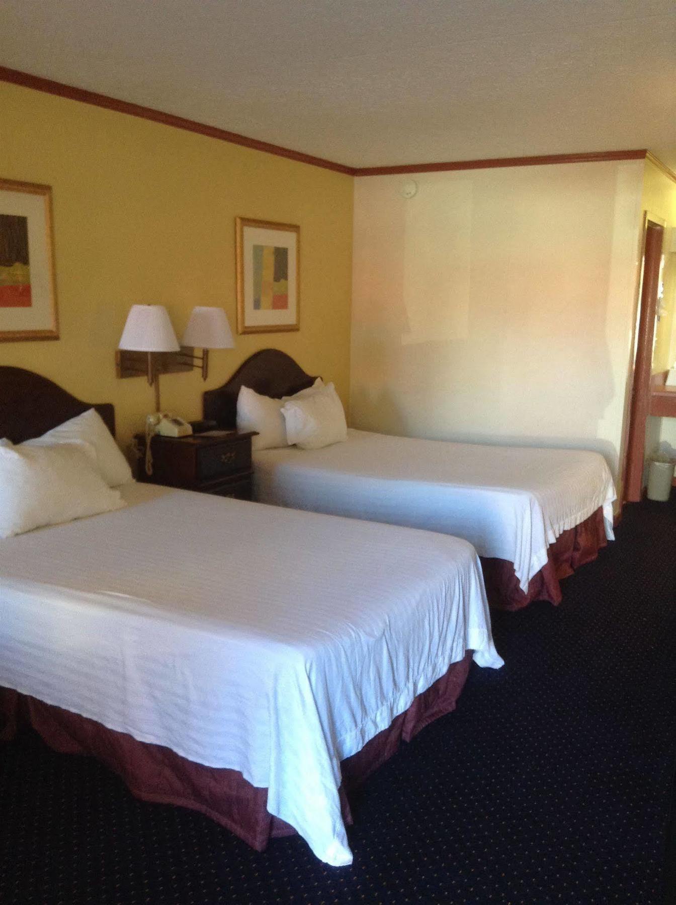 Astoria Hotel Danville West Екстериор снимка